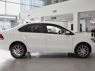 2018 Volkswagen Polo V Рестайлинг, белый, 1329000 рублей, вид 4