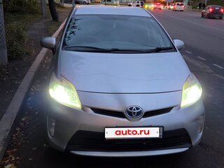 2012 Toyota Prius III Рестайлинг (XW30), серебристый, 920000 рублей, вид 3