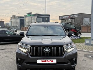 2022 Toyota Land Cruiser Prado 150 Series Рестайлинг 3, серый, 7500000 рублей, вид 2