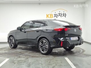 2024 BMW X2 sDrive18i II (U10), чёрный, 3650000 рублей, вид 3