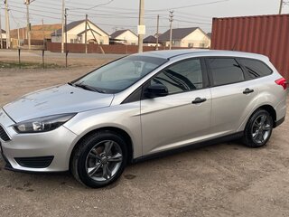 2016 Ford Focus III Рестайлинг, серебристый, 870000 рублей, вид 1