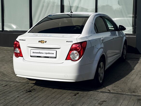 2015 Chevrolet Aveo II, белый, 789000 рублей - вид 4