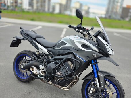 2015 Yamaha MT-09 Tracer (FJ-09), серебристый, 785000 рублей, вид 2