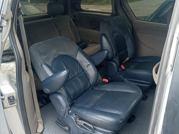 2004 Chrysler Voyager IV, серый, 280000 рублей - вид 10