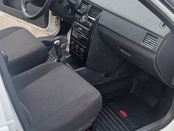 2013 Lada (ВАЗ) Priora I Рестайлинг, белый, 340000 рублей - вид 5