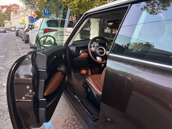 2010 Mini Hatch Cooper II (R56) Рестайлинг, коричневый, 1350000 рублей - вид 3