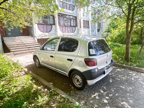 2000 Toyota Vitz I (P10), серебристый, 350000 рублей - вид 5