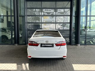 2014 Toyota Camry VII (XV50) Рестайлинг, белый, 1590000 рублей, вид 4