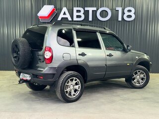 2017 Chevrolet Niva I Рестайлинг, серый, 759000 рублей, вид 4