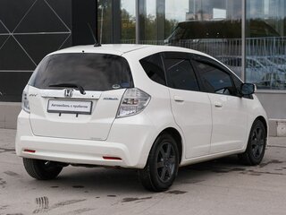 2011 Honda Fit Hybrid II, белый, 780000 рублей, вид 5