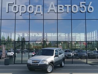 2017 Chevrolet Niva I Рестайлинг, серебристый, 730000 рублей, вид 2