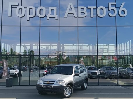 2017 Chevrolet Niva I Рестайлинг, серебристый, 730000 рублей, вид 2