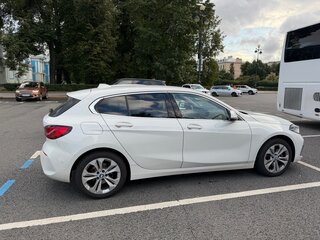 2022 BMW 1 серии 118i III (F40), белый, 2900000 рублей, вид 3