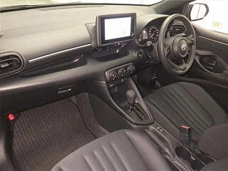 2025 Toyota Yaris IV, чёрный, 943000 рублей, вид 4
