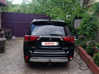 2019 Mitsubishi Outlander PHEV III Рестайлинг 3, чёрный, 3300000 рублей, вид 3