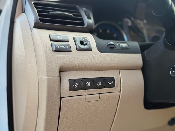 2010 Lexus LX 570 III, белый, 2590000 рублей - вид 18