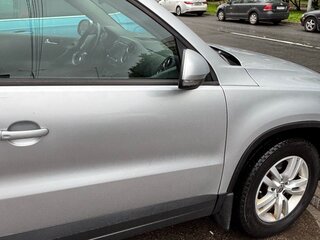 2015 Volkswagen Tiguan I Рестайлинг, серебристый, 1400000 рублей, вид 3