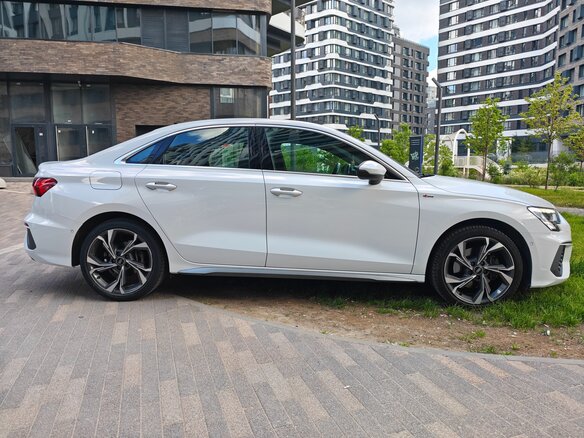 2023 Audi A3 40 TFSI IV (8Y), белый, 3490000 рублей - вид 2