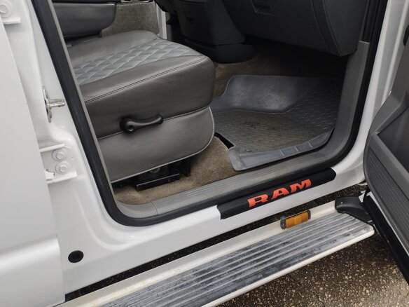 2008 Dodge RAM III (DR/DH), белый, 2300000 рублей - вид 23