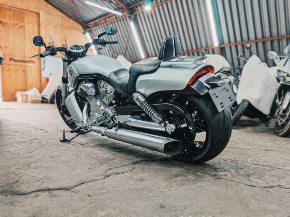 2009 Harley-Davidson V-Rod Muscle, серебристый, 1180000 рублей - вид 4