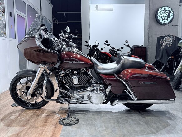 2018 Harley-Davidson Road Glide, пурпурный, 1899000 рублей - вид 8
