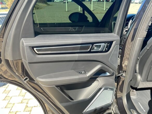 2019 Porsche Cayenne Turbo III, чёрный - вид 33