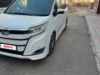 2020 Toyota Noah III (R80) Рестайлинг, белый, 2271000 рублей, вид 1