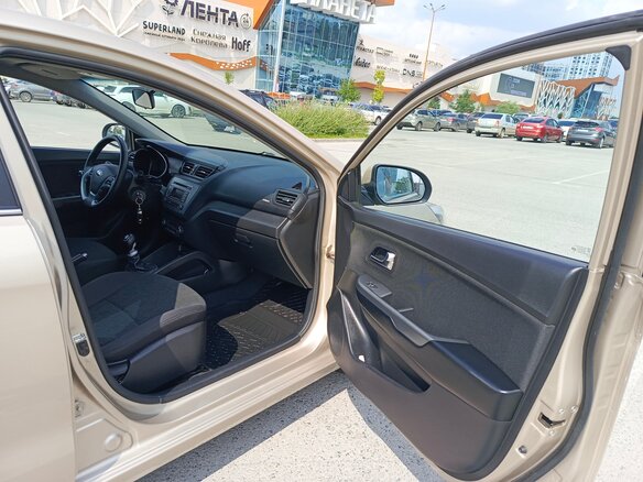 2015 Kia Rio III Рестайлинг, бежевый, 770000 рублей - вид 17