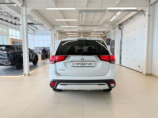 2021 Mitsubishi Outlander III Рестайлинг 3, белый, 2649000 рублей, вид 5