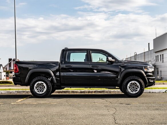 2026 Ram 1500 RHO V Рестайлинг, чёрный, 11700000 рублей - вид 2