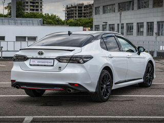 2022 Toyota Camry VIII (XV70) Рестайлинг, белый, 3329000 рублей, вид 5
