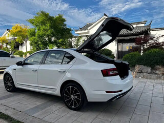 2018 Skoda Octavia III (A7) Рестайлинг, белый, 1119027 рублей, вид 5