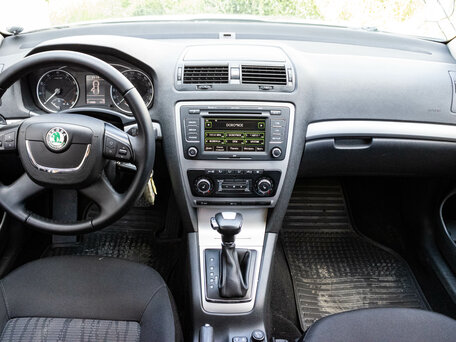 2011 Skoda Octavia II (A5) Рестайлинг, чёрный, 850000 рублей, вид 5