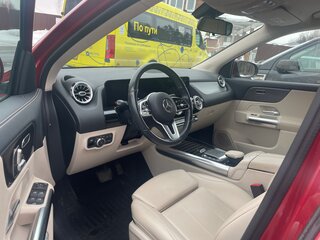 2020 Mercedes-Benz GLA 200 II (H247), красный, 3200000 рублей, вид 4