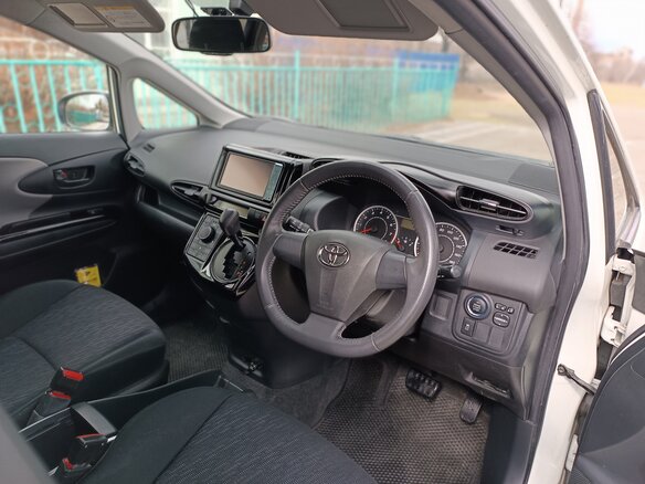 2010 Toyota Wish II, белый, 1325000 рублей - вид 5
