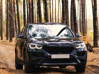 2020 BMW X1 20i xDrive II (F48) Рестайлинг, чёрный, 2650000 рублей, вид 3
