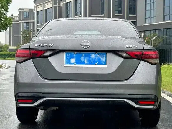 2023 Nissan Sylphy IV (B18) Рестайлинг, серый, 1640000 рублей - вид 2