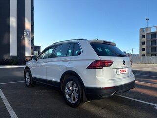 2021 Volkswagen Tiguan II Рестайлинг, белый, 2431000 рублей, вид 1