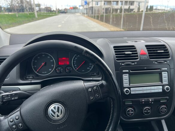 2005 Volkswagen Golf V, чёрный, 650000 рублей - вид 12