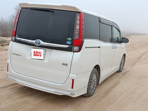2015 Toyota Esquire I, белый, 1850000 рублей - вид 4