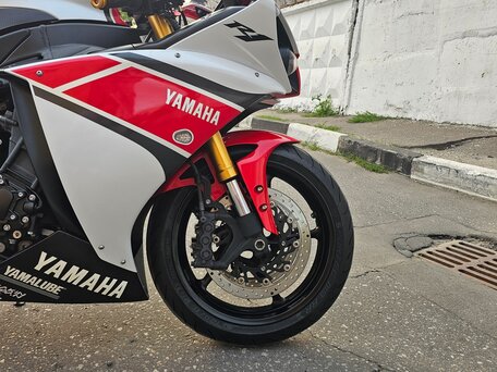 2011 Yamaha YZF-R1, белый, 1300000 рублей, вид 2