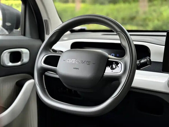 2025 Geely Panda I Рестайлинг, белый - вид 12