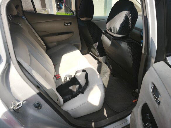 2012 Nissan Leaf (EM61) I (ZE0/AZE0), серебристый, 582000 рублей - вид 5