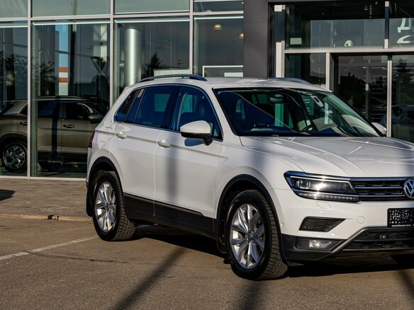 2018 Volkswagen Tiguan II, белый, 2275000 рублей - вид 6