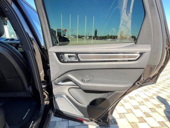 2019 Porsche Cayenne Turbo III, чёрный - вид 29