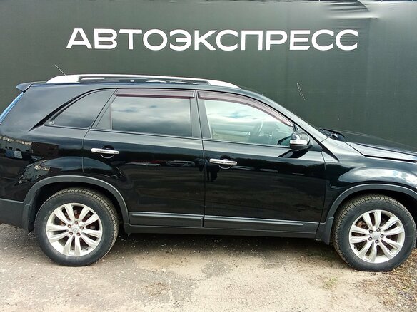 2009 Kia Sorento II, чёрный - вид 3