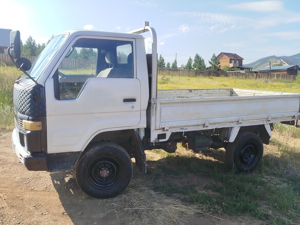 1990 Toyota HiAce, белый, 1100000 рублей - вид 2
