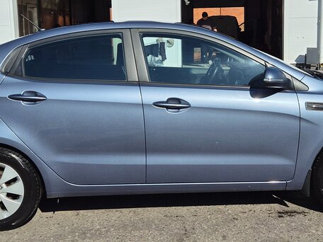 2013 Kia Rio 5-speed III, голубой, 825000 рублей, вид 5