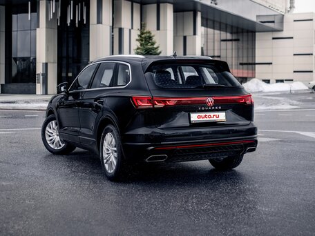 2025 Volkswagen Touareg III Рестайлинг, чёрный, 8190000 рублей, вид 4
