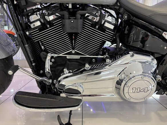 2024 Harley-Davidson Fat Boy, серый, 2550000 рублей - вид 10